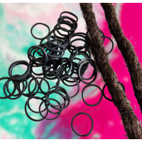 małe czarne gumki do włosów, black rubber band.
