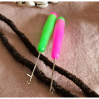 szydełko do dreadów, Crochet hook for braiding dreads.