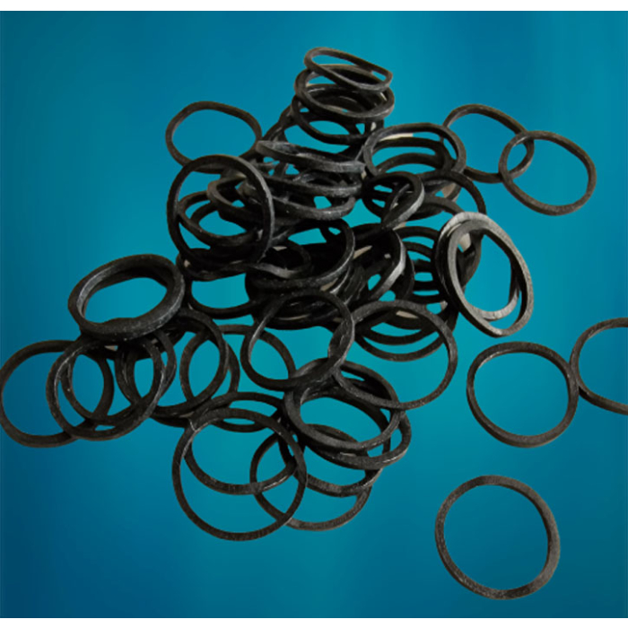 małe czarne gumki do włosów, black rubber band.