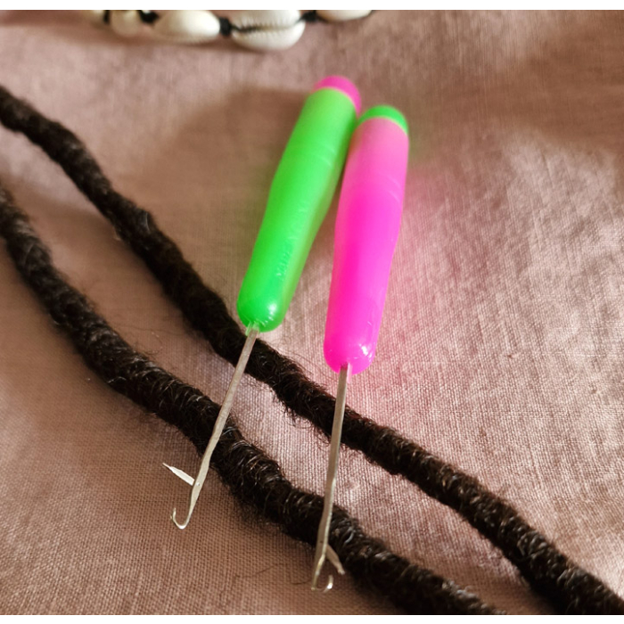 szydełko do dreadów, Crochet hook for braiding dreads.