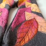 Długie Wełniane Mitenki Ciemno Szare w Jesienne Liście z Burgundem