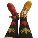Skarpety Bawełniane Czarne z Kolorowymi Liśćmi Konopi Unisex