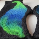 Czarne Wełniane Mitenki w Niebiesko Zielone Aplikacje