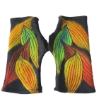 Czarne Wełniane Mitenki w Jesienne Liście