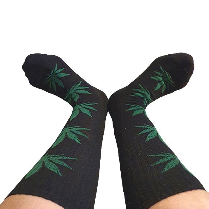 Skarpety Bawełniane Czarne z Zielonymi Liśćmi Konopi Unisex